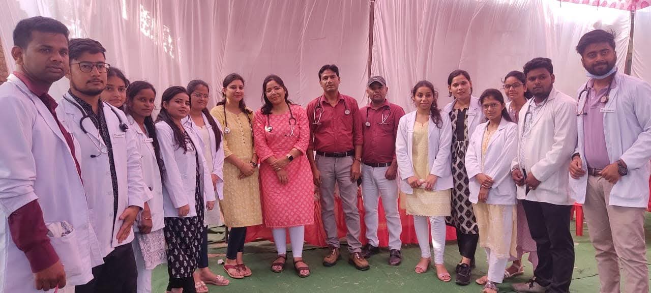 Medical doctors, nursing staff, and volunteers organized by Dr. Riaz Ahmad at Lakshya Welfare Society community camp